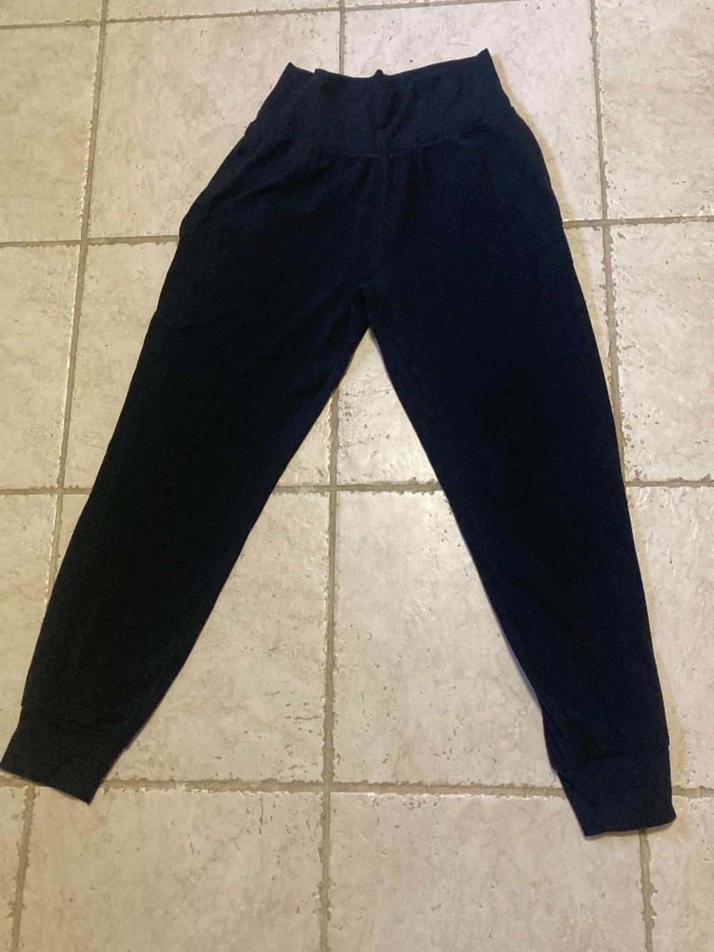 Athleta Black Salutation Joggers Size Small with Pockets